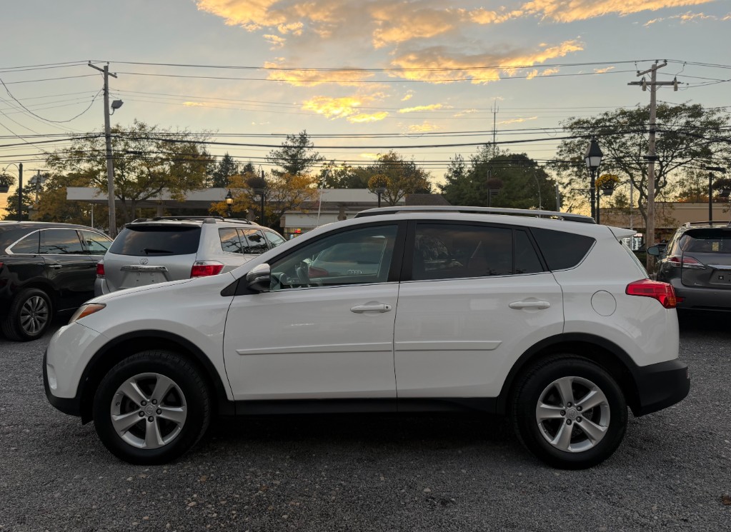 Additional photo of vehicle.