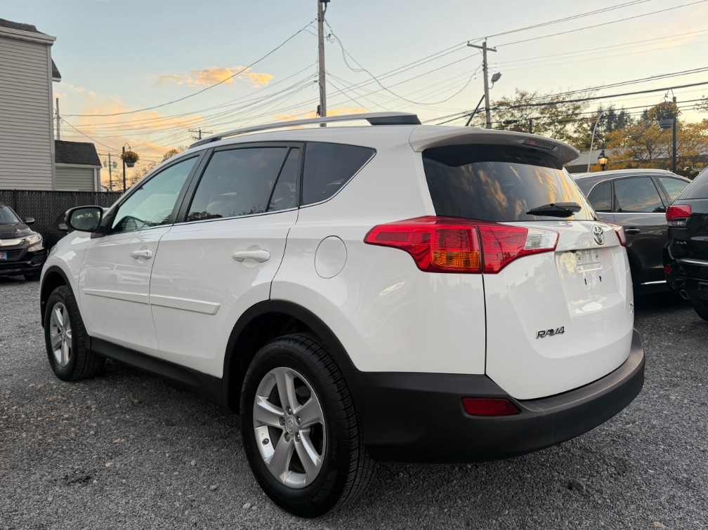 Additional photo of vehicle.