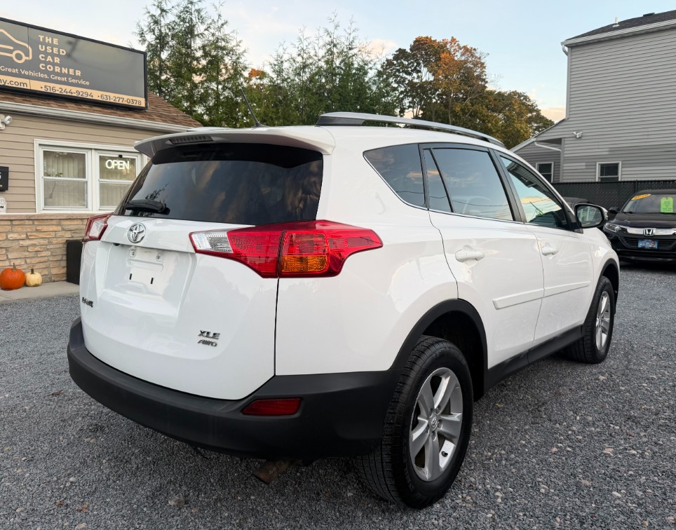 Additional photo of vehicle.