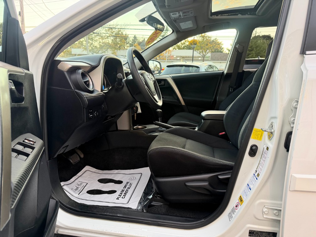 Additional photo of vehicle.