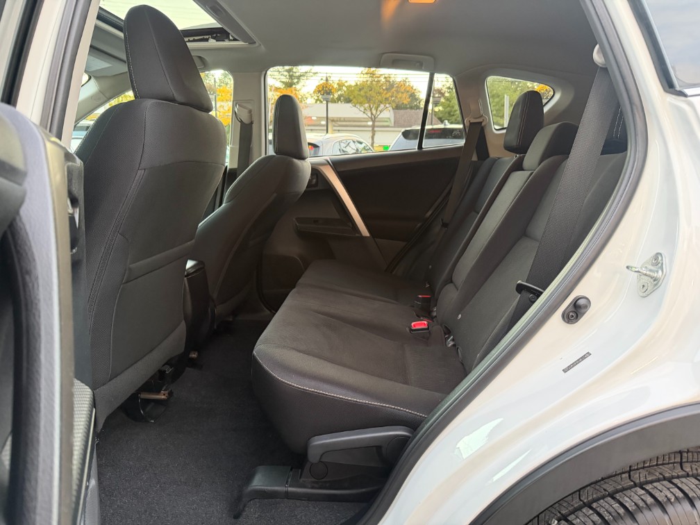 Additional photo of vehicle.
