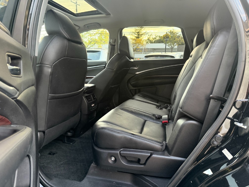 Additional photo of vehicle.