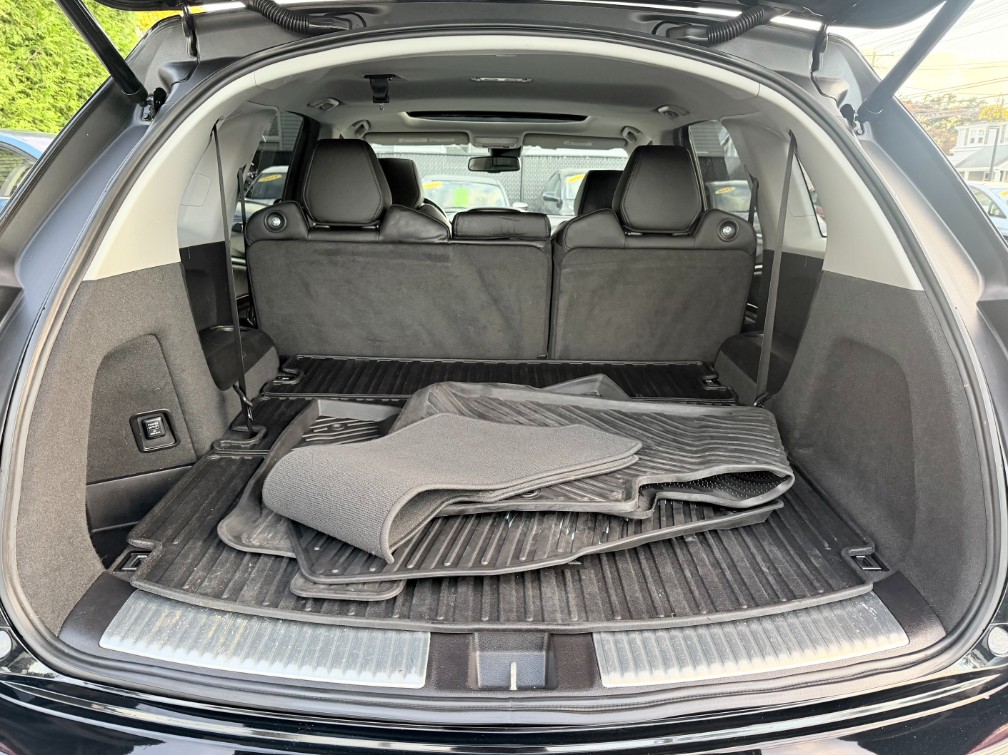 Additional photo of vehicle.