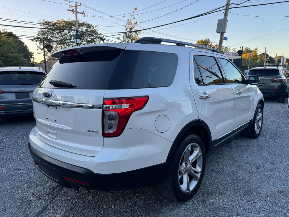 Additional photo of vehicle.