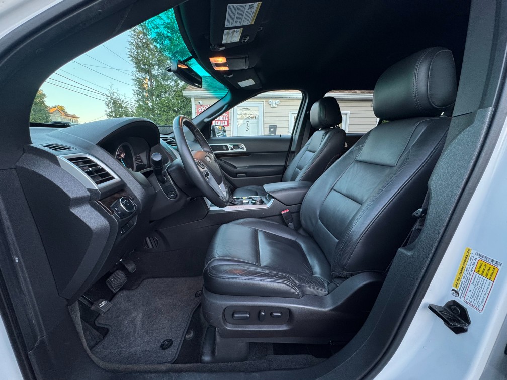 Additional photo of vehicle.