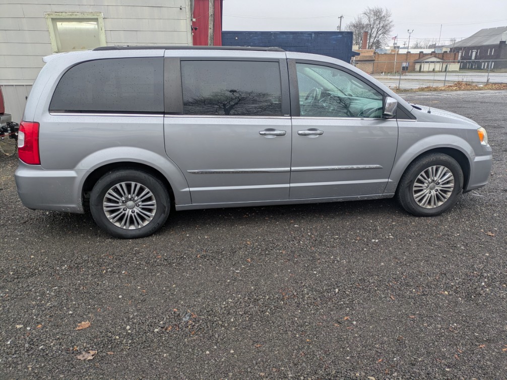 Photo of 2014 CHRYSLER TOWN & COUNTRY