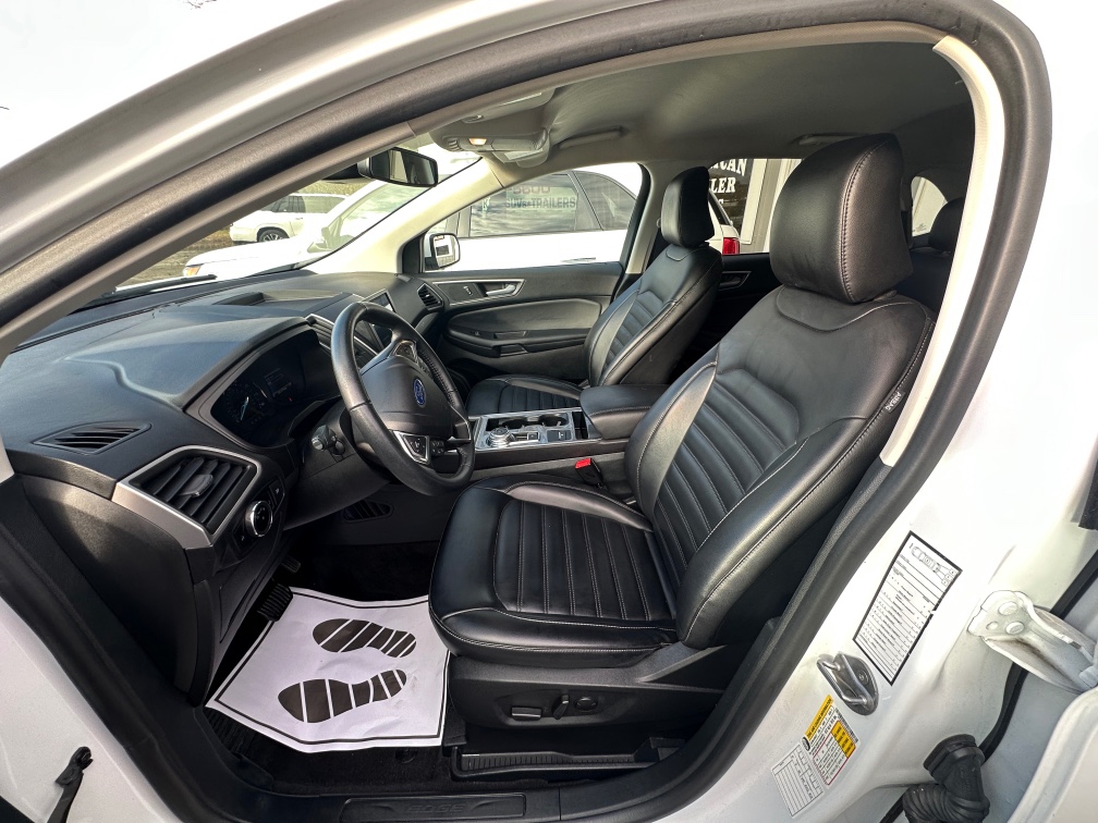 Additional photo of vehicle.