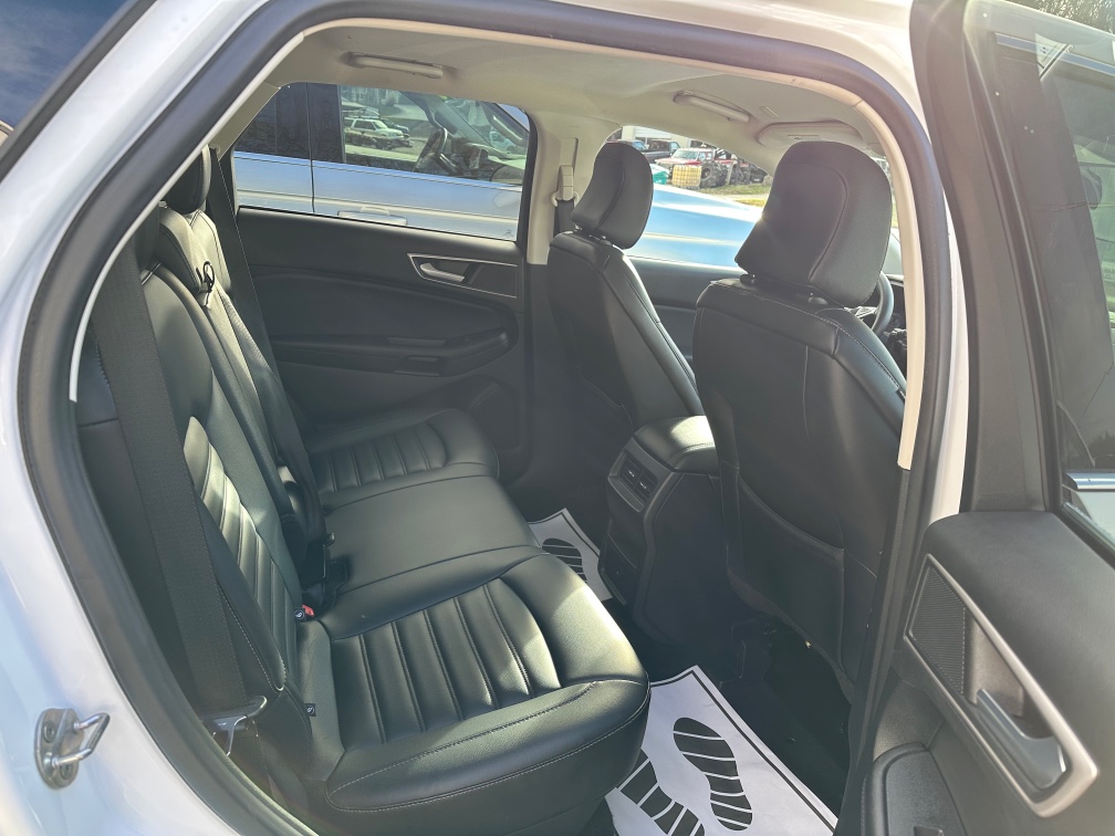 Additional photo of vehicle.