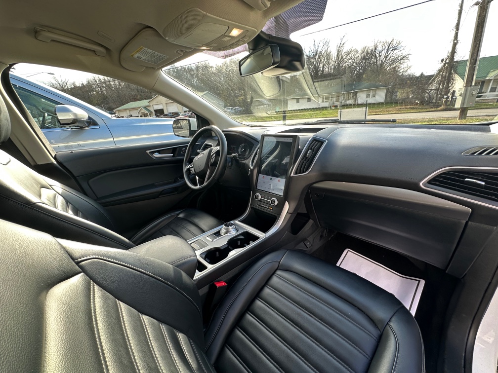 Additional photo of vehicle.