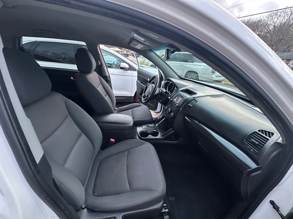 2013 Kia Sorento LX - Photo 8