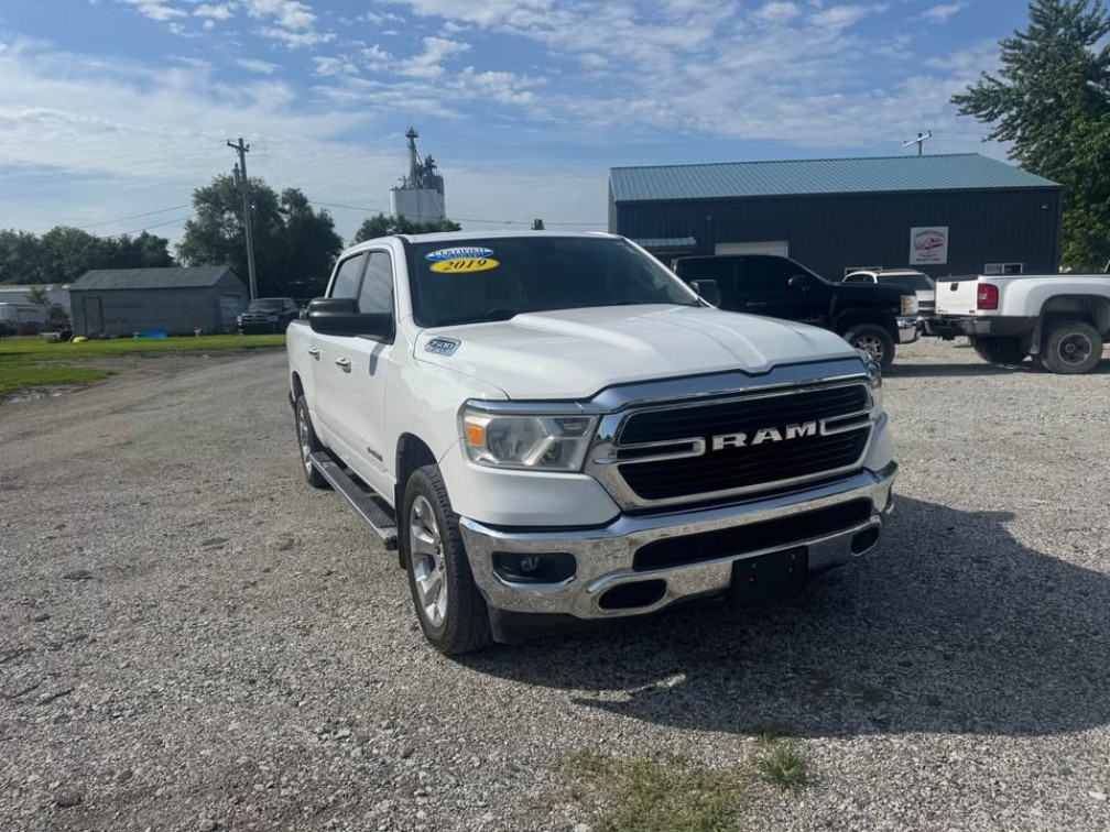 Additional photo of vehicle.