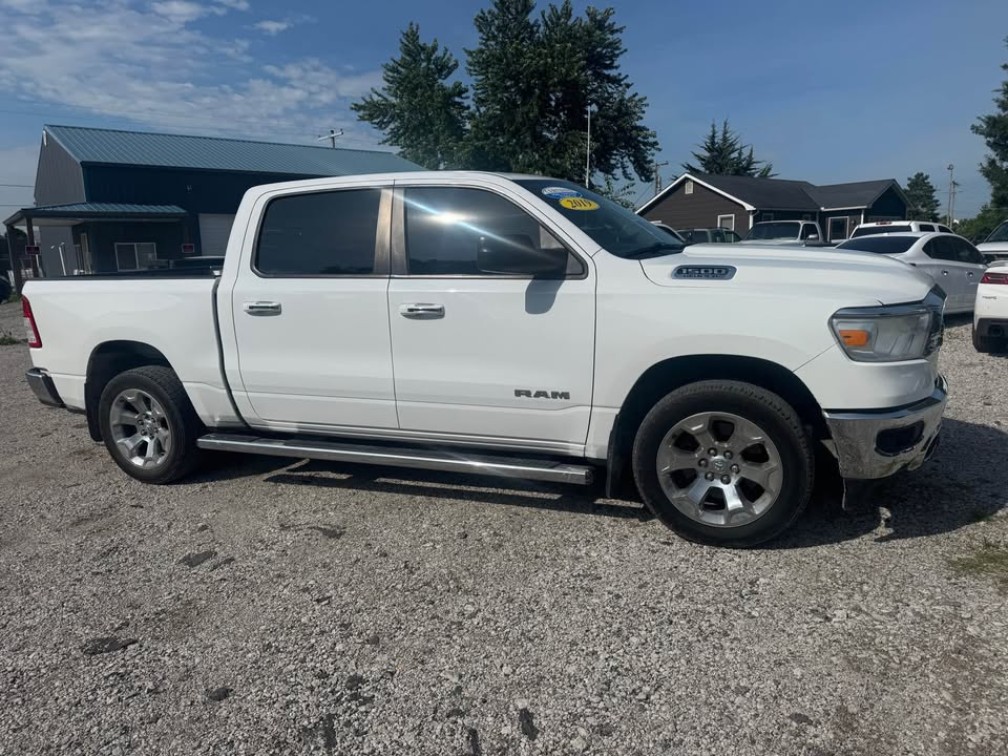 Additional photo of vehicle.