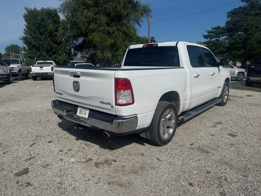 Additional photo of vehicle.