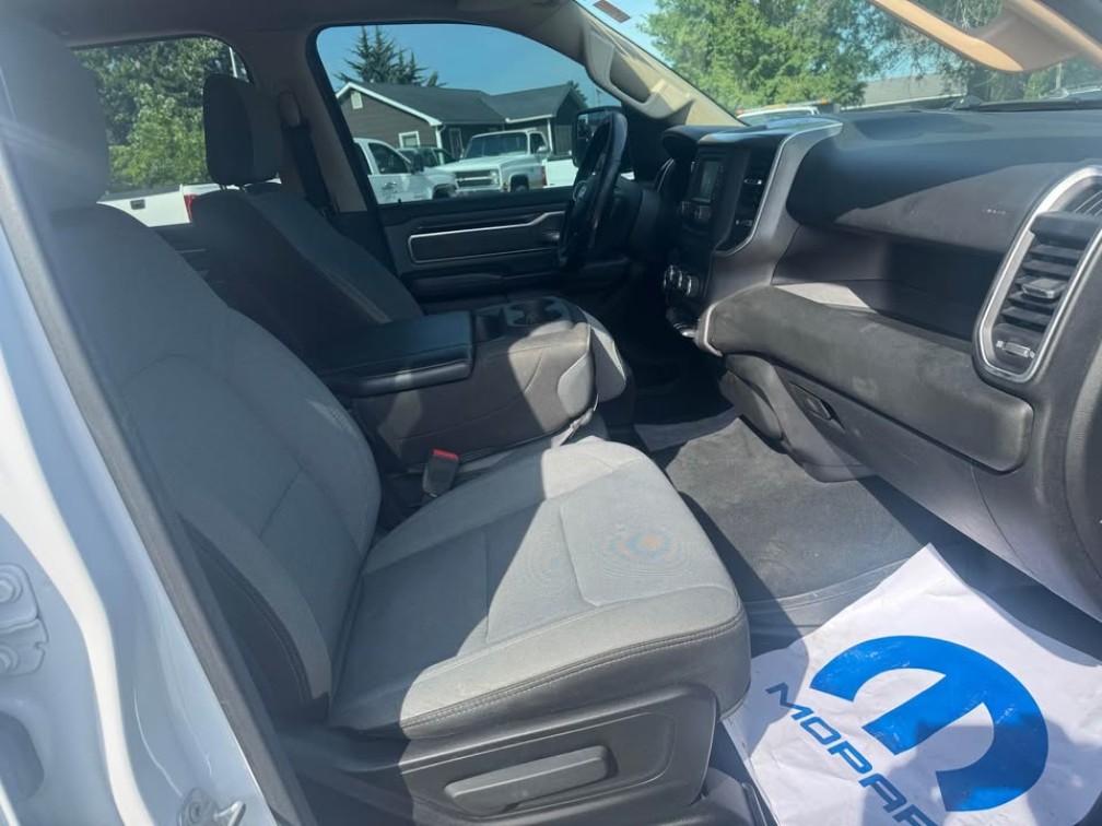 Additional photo of vehicle.