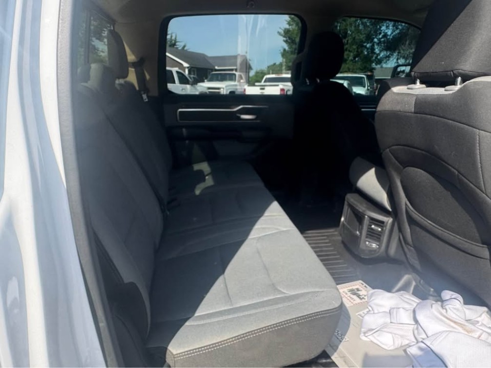 Additional photo of vehicle.