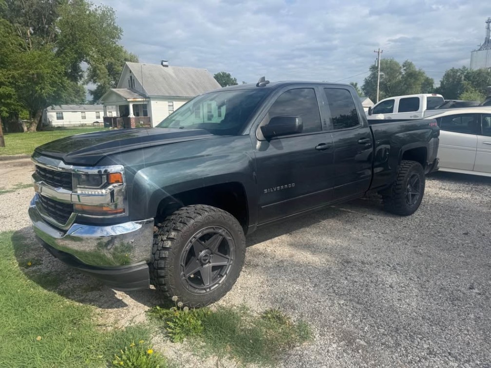 Additional photo of vehicle.