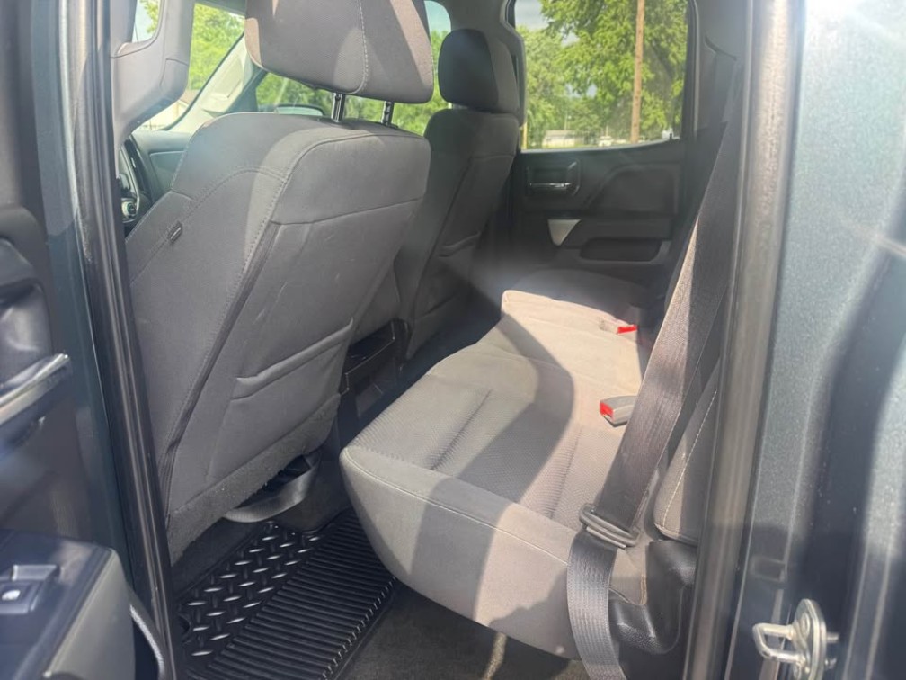 Additional photo of vehicle.