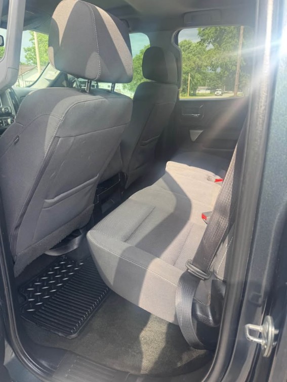 Additional photo of vehicle.