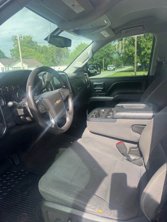 Additional photo of vehicle.