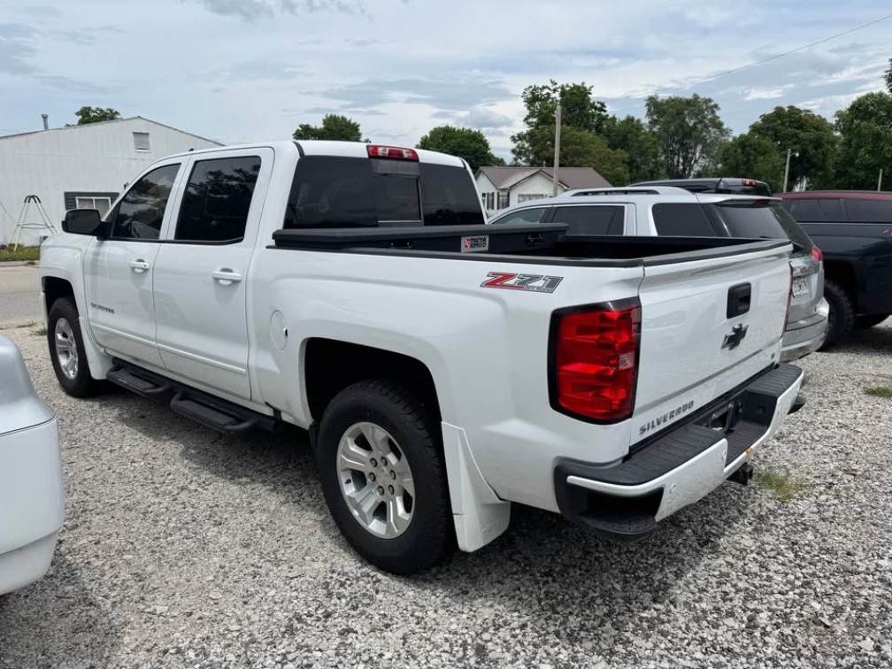 Additional photo of vehicle.