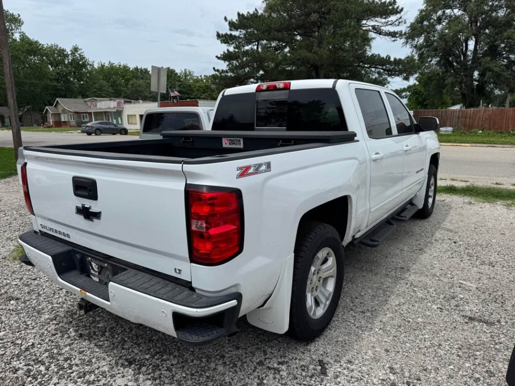 Additional photo of vehicle.