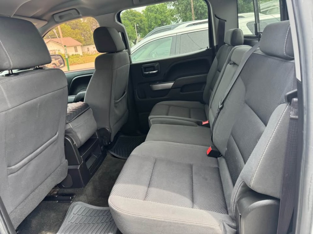 Additional photo of vehicle.