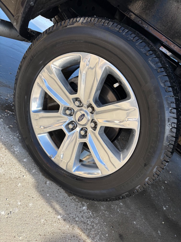 Additional photo of vehicle.