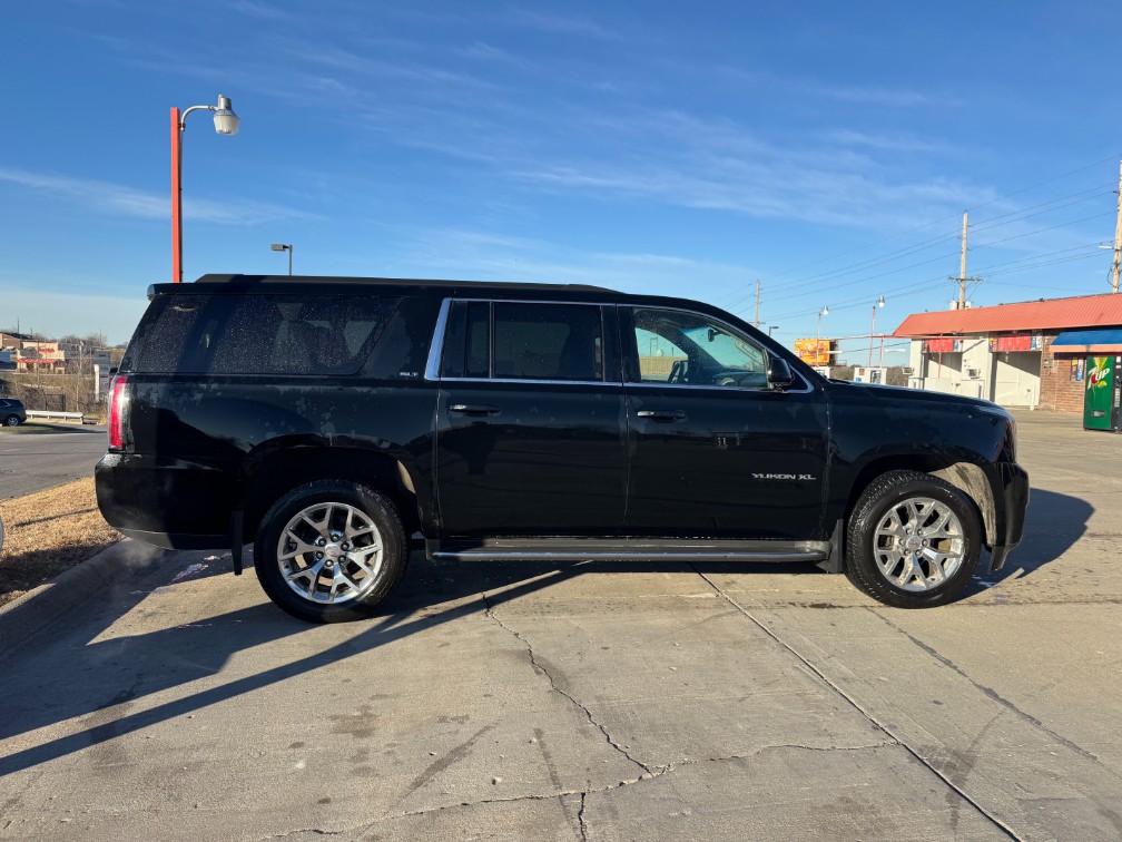 Additional photo of vehicle.