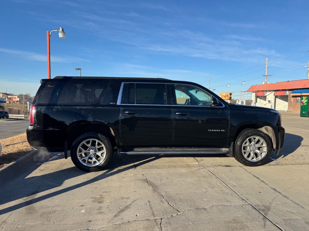 Additional photo of vehicle.