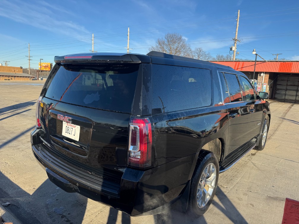 Additional photo of vehicle.