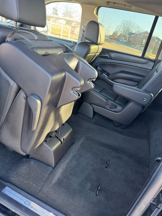 Additional photo of vehicle.