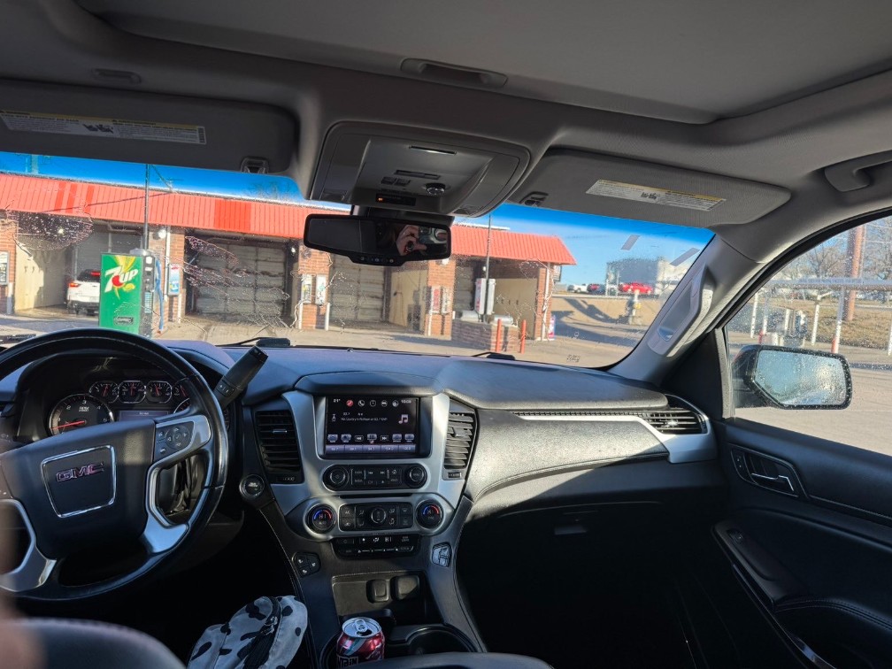 Additional photo of vehicle.