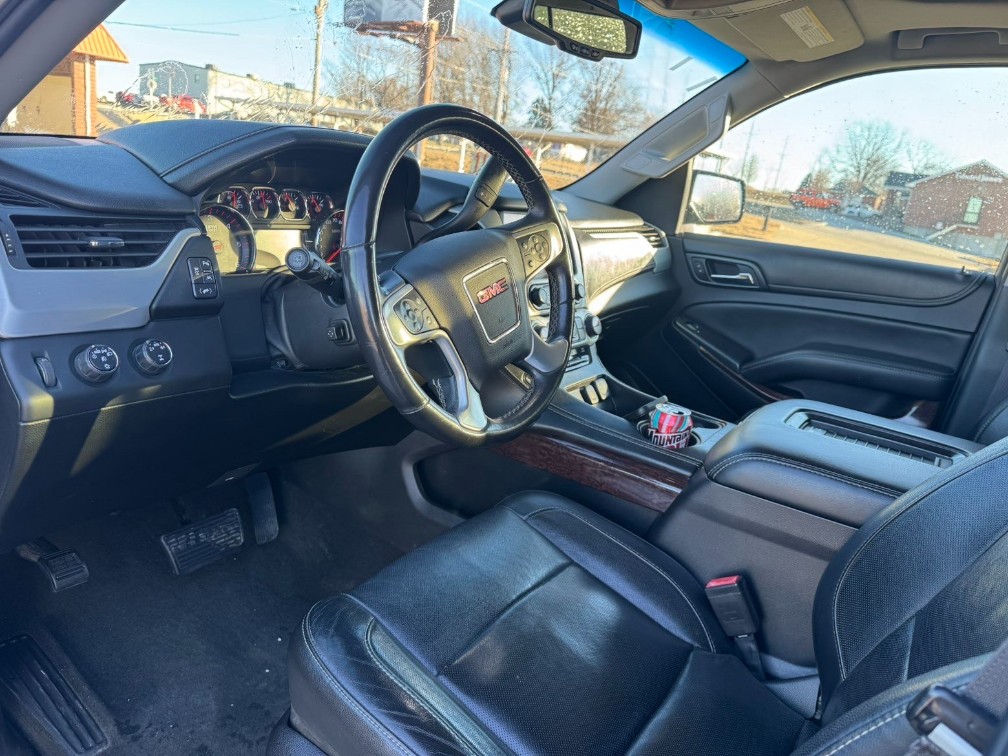 Additional photo of vehicle.