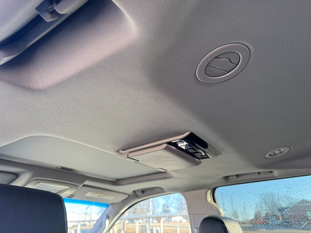 Additional photo of vehicle.