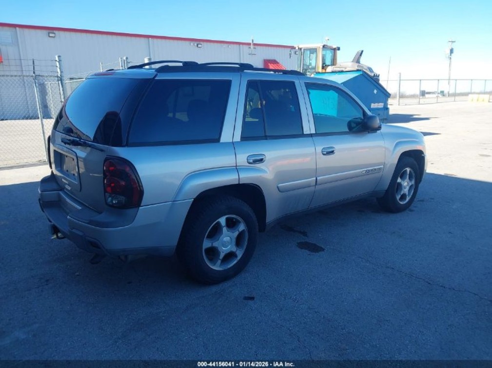 Additional photo of vehicle.