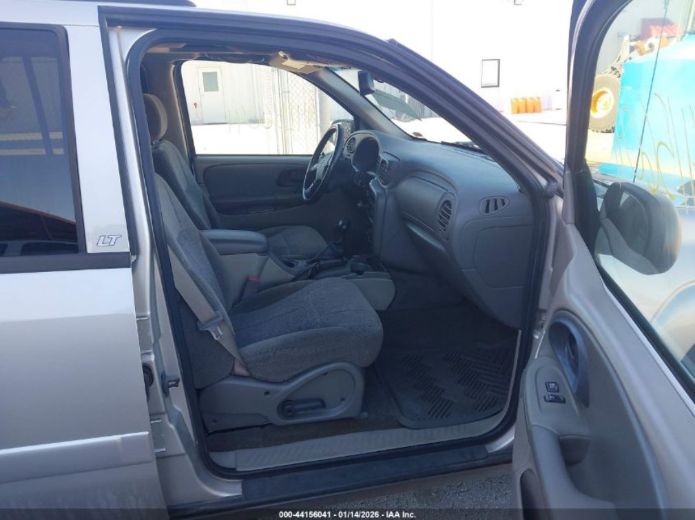 Additional photo of vehicle.