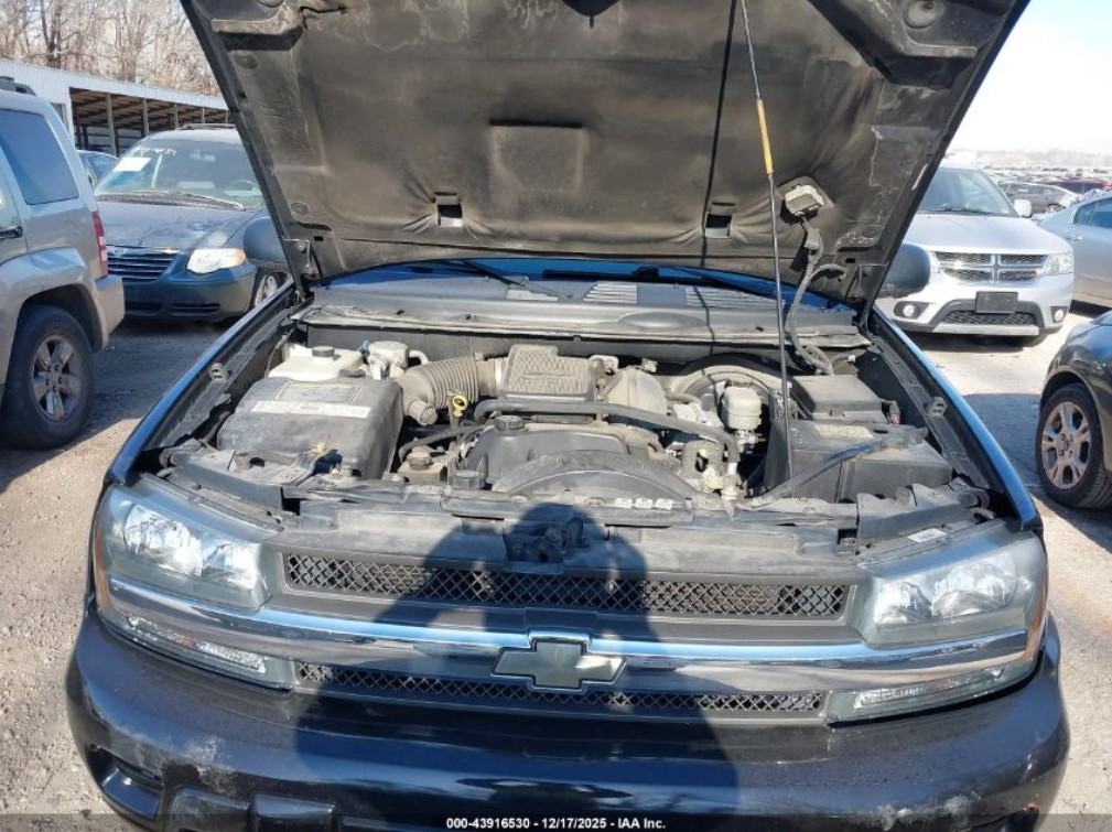 Additional photo of vehicle.