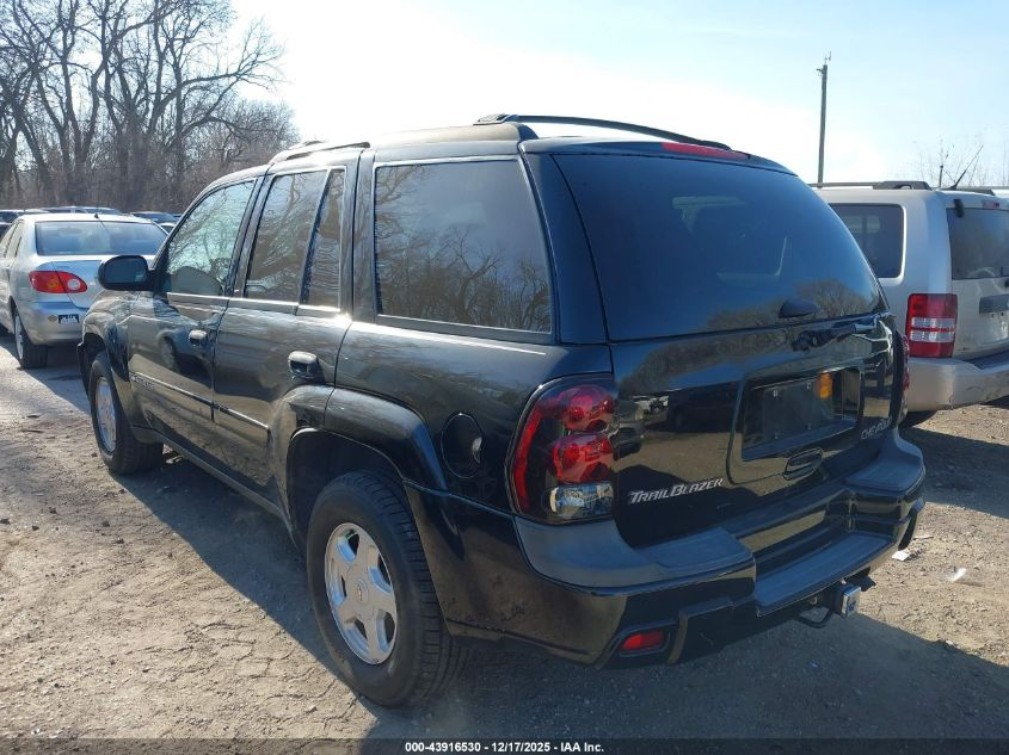 Additional photo of vehicle.