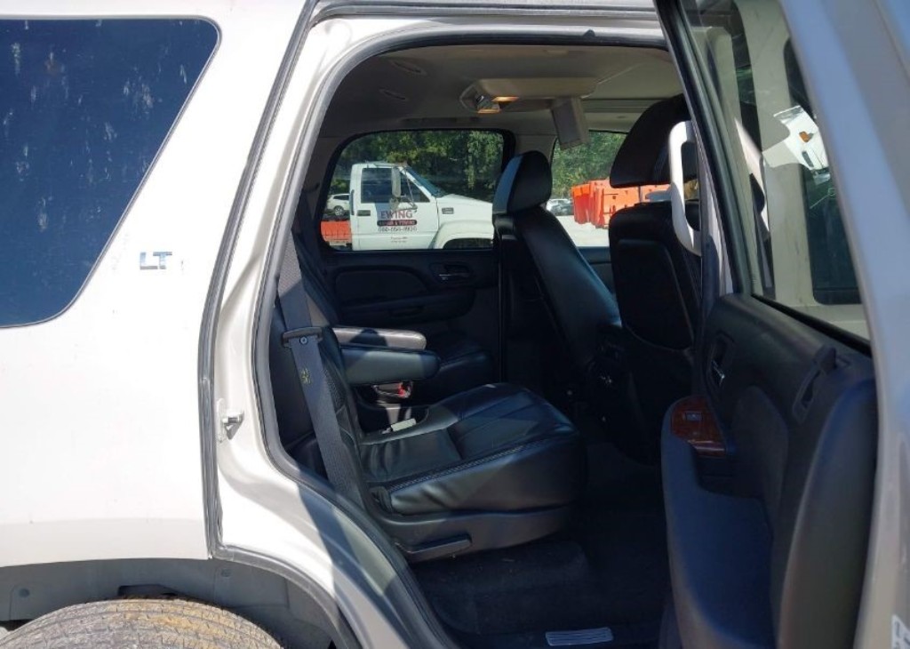 Additional photo of vehicle.