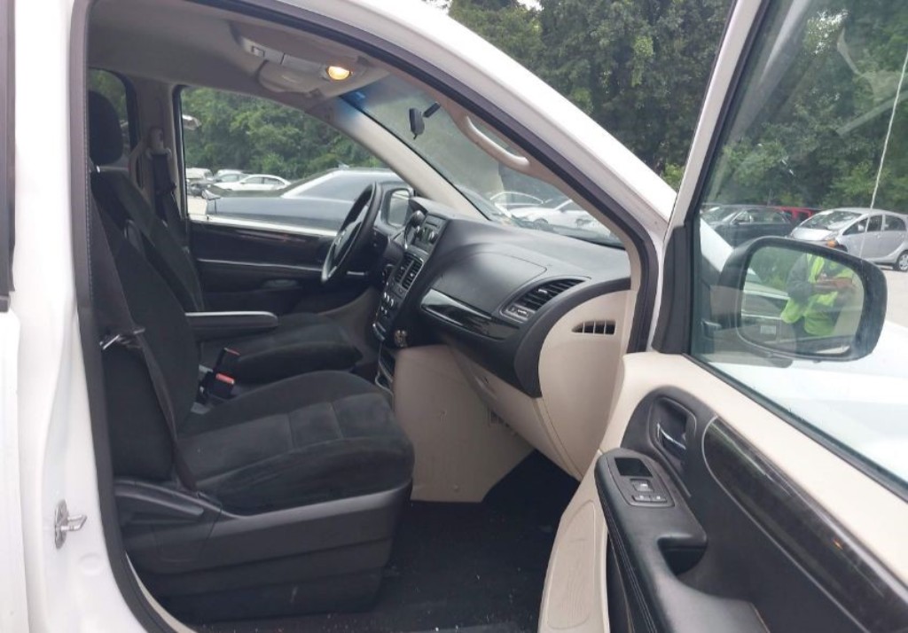 Additional photo of vehicle.