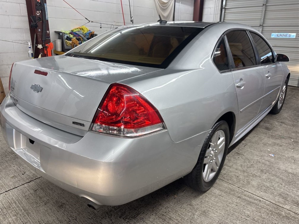 Additional photo of vehicle.