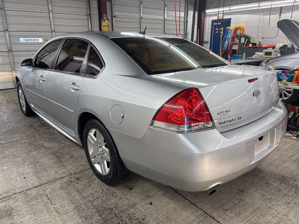 Additional photo of vehicle.
