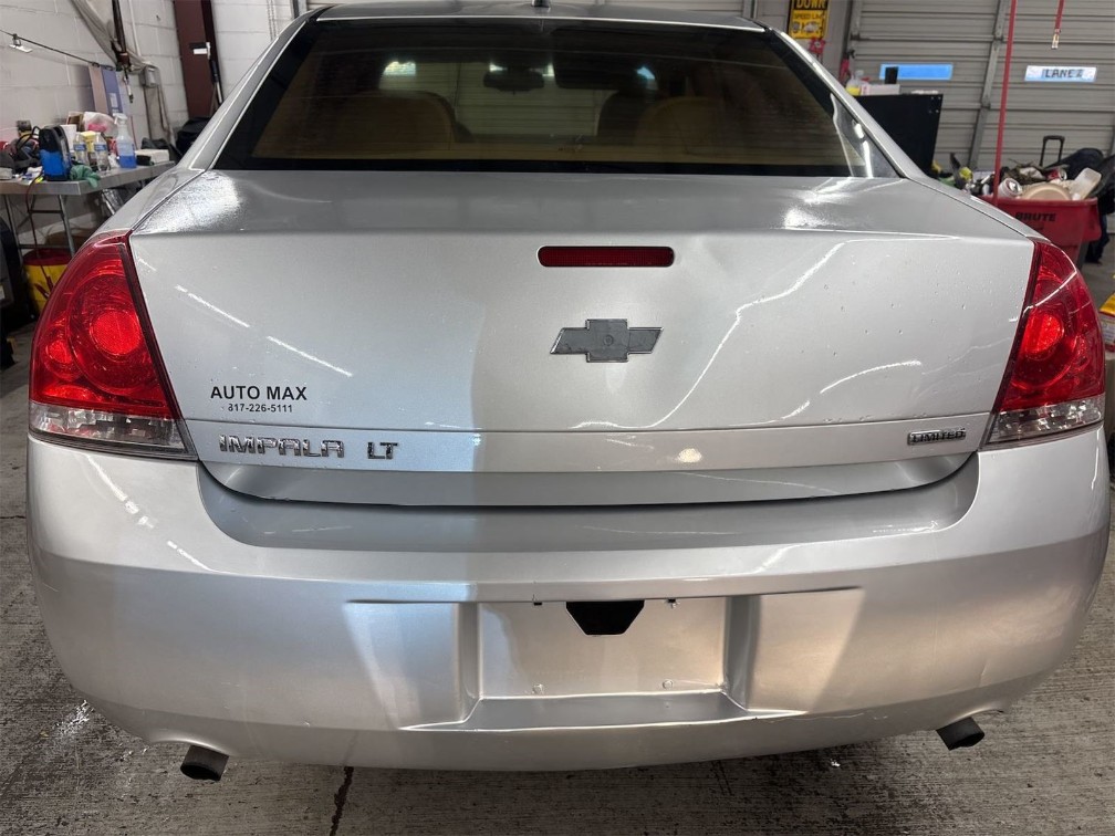 Additional photo of vehicle.