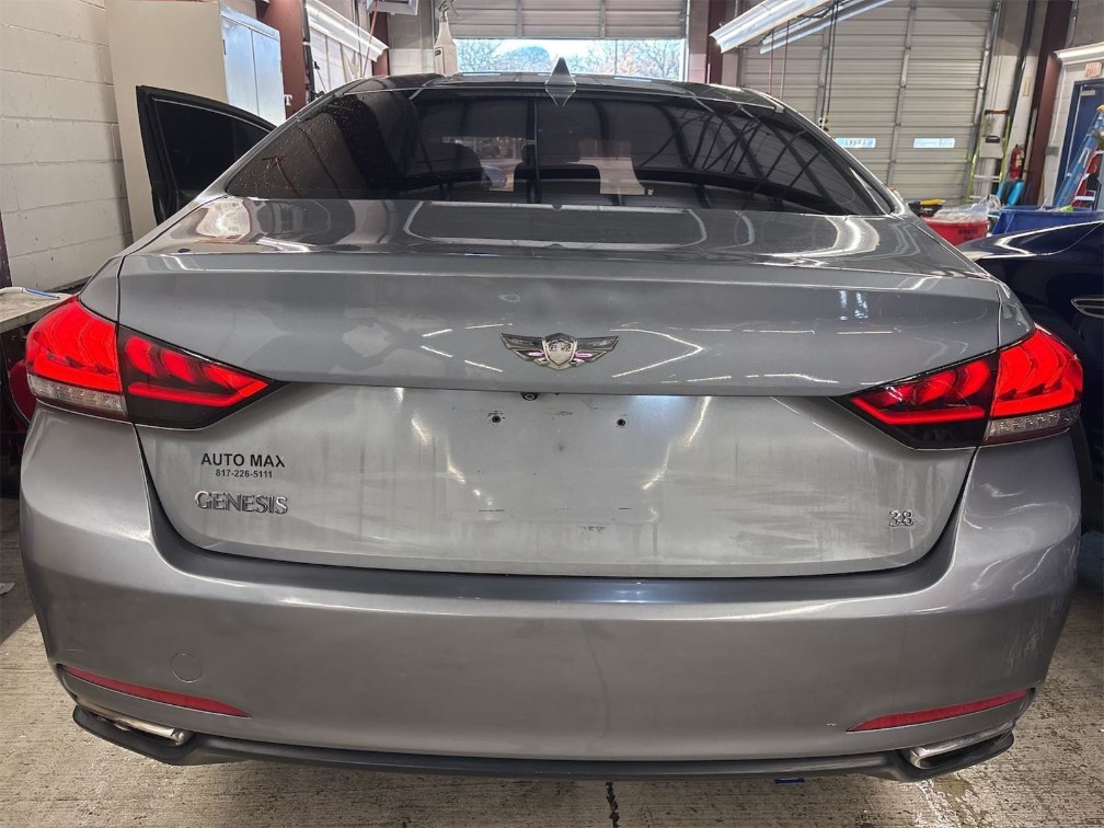 Additional photo of vehicle.