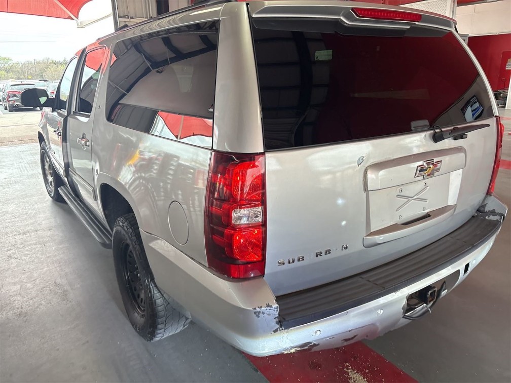 Additional photo of vehicle.