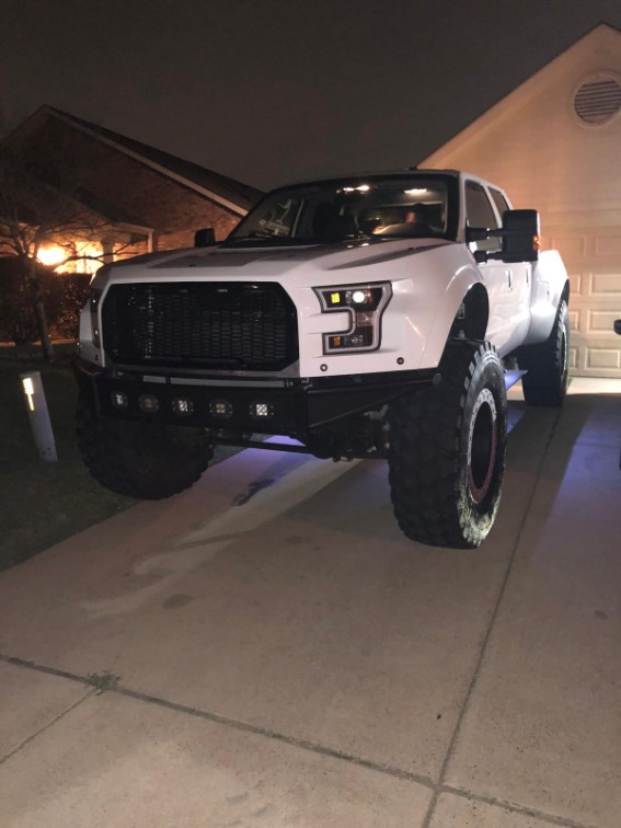 Additional photo of vehicle.