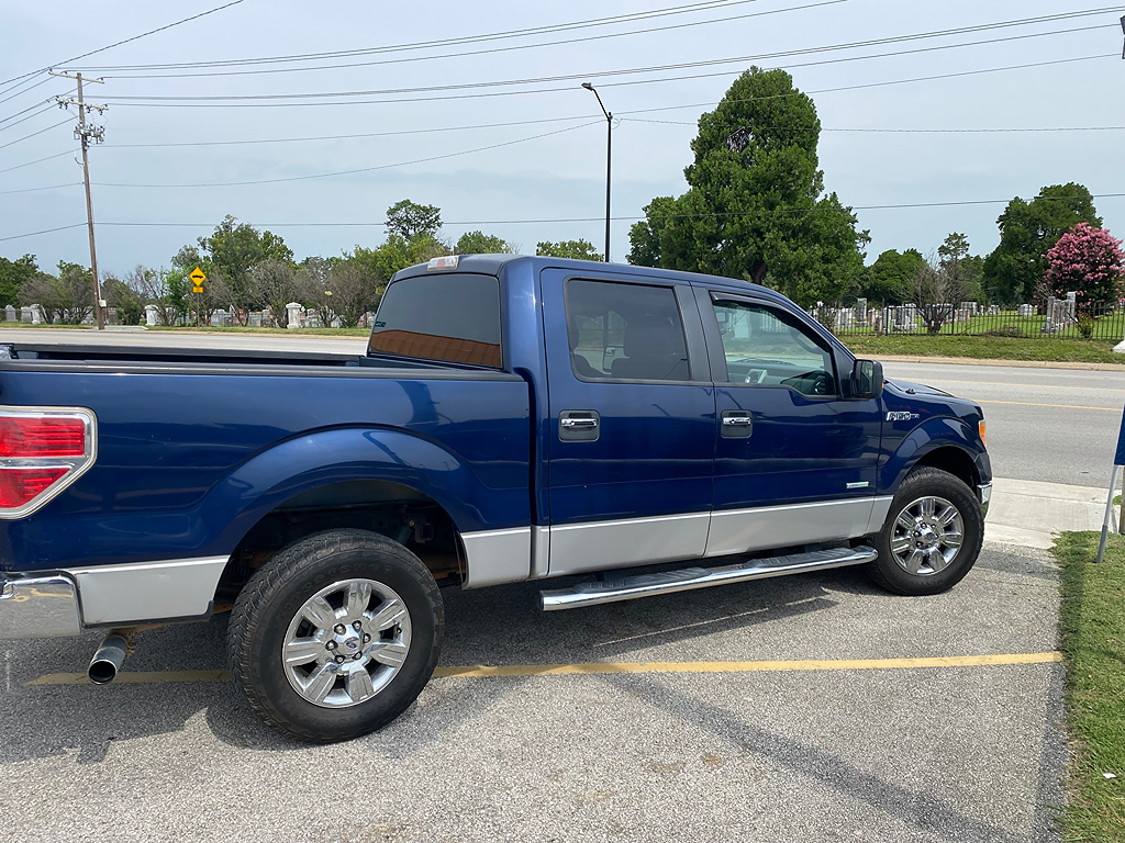 Additional photo of vehicle.