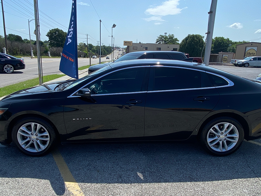 Additional photo of vehicle.