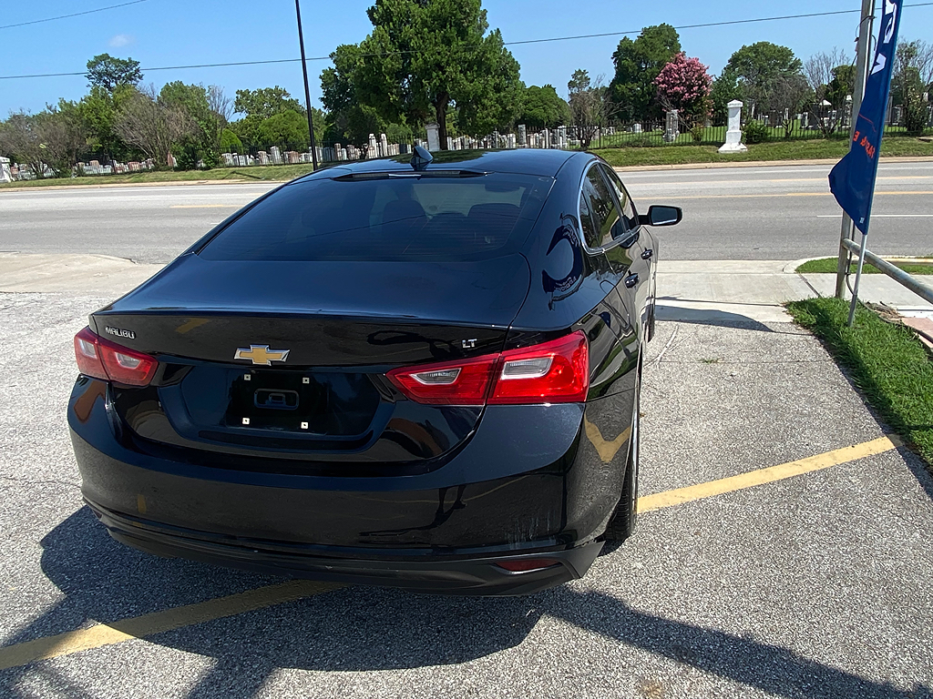 Additional photo of vehicle.