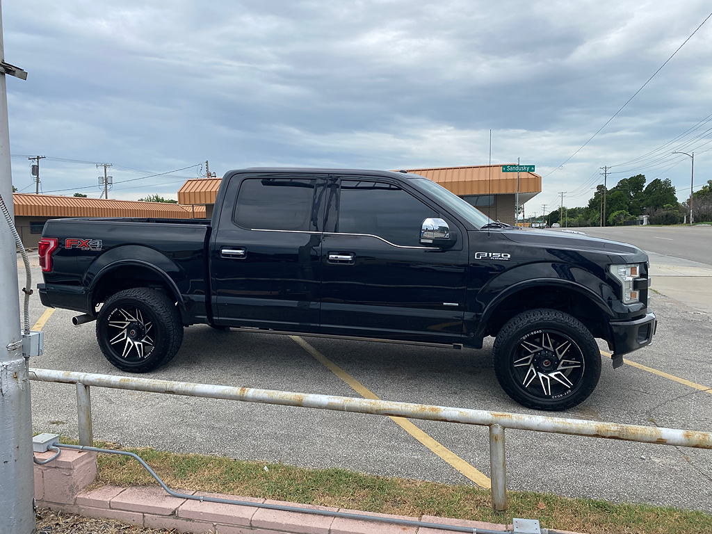 Additional photo of vehicle.